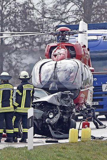 Bei dem Unfall nahe Erding wurden alle drei Beteiligten teils schwer verletzt.