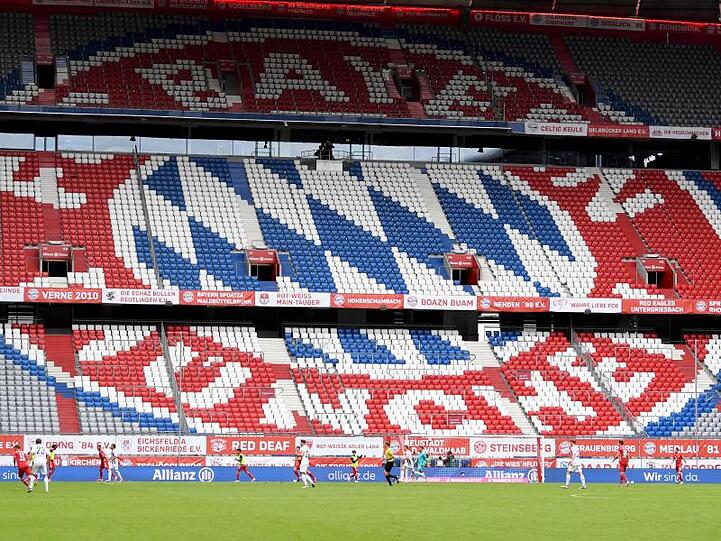 Das Logo des FC Bayern München ist zu sehen. Foto: Sven Hoppe/dpa-Pool/dpa/Symbolbild