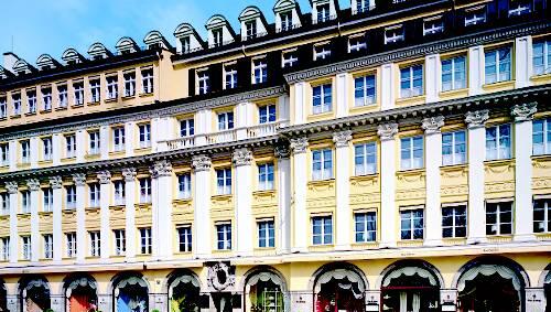 Hier gibt es die feinen Sachen: das Stammhaus der Traditionsfirma Dallmayr in der Dienerstraße. Hier gibt es die feinen Sachen: das Stammhaus der Traditionsfirma Dallmayr in der Dienerstraße.
