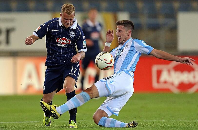 Hatte gegen Arminia Bielefeld (hier Christoph Hemlein) am Ende einen schweren Stand: Milos Degenek und der TSV 1860.