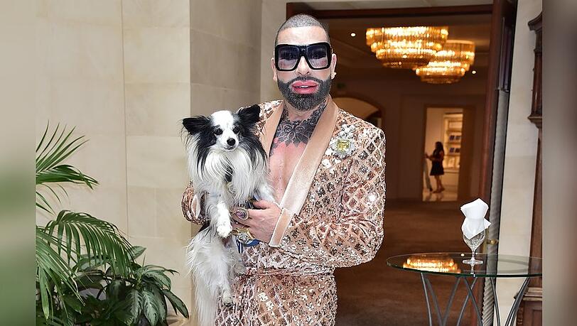 Harald Glööckler und sein Hund Billy im Jahr 2022.