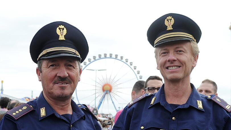 Beamte aus Italien und Frankreich unterstützen die Münchner Polizei auf dem Oktoberfest. Beamte aus Italien und Frankreich unterstützen die Münchner Polizei auf dem Oktoberfest.