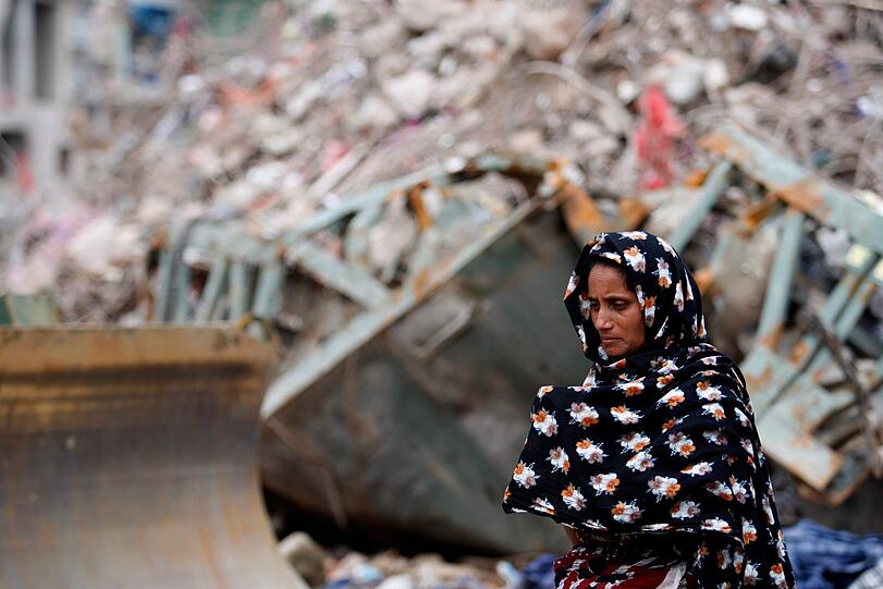 "Nie wieder Rana Plaza", sagt Gerd Müller. Beim Einsturz des gleichnamigen Gebäudes in Sabhar (Bangladesch) starben am 24. April 2013 mehr als 1100 Menschen. 2450 wurden verletzt. Die meisten Opfer waren Textilarbeiterinnen.