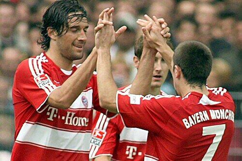 Luca Toni und Franck Ribery schossen die Tore der Bayern in Rostock.