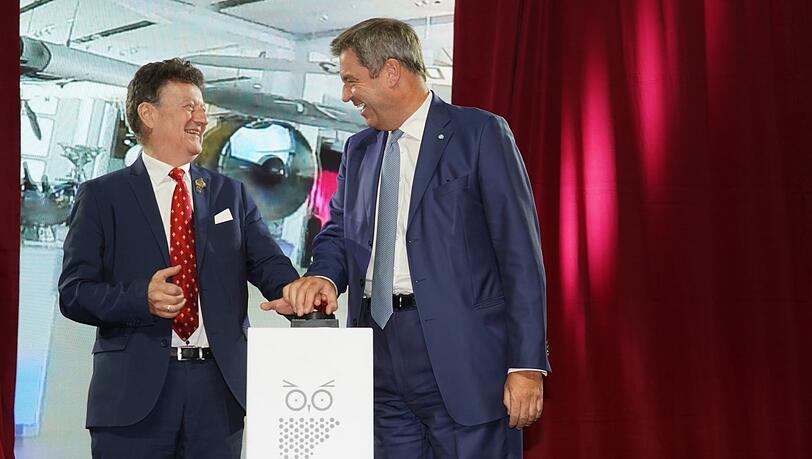 Per Knopfdruck eröffnen Generaldirektor Wolfgang Heckl und Ministerpräsident Markus Söder (CSU) den neuen Abschnitt im berühmtesten "Knöpferl-Drück-Museum".