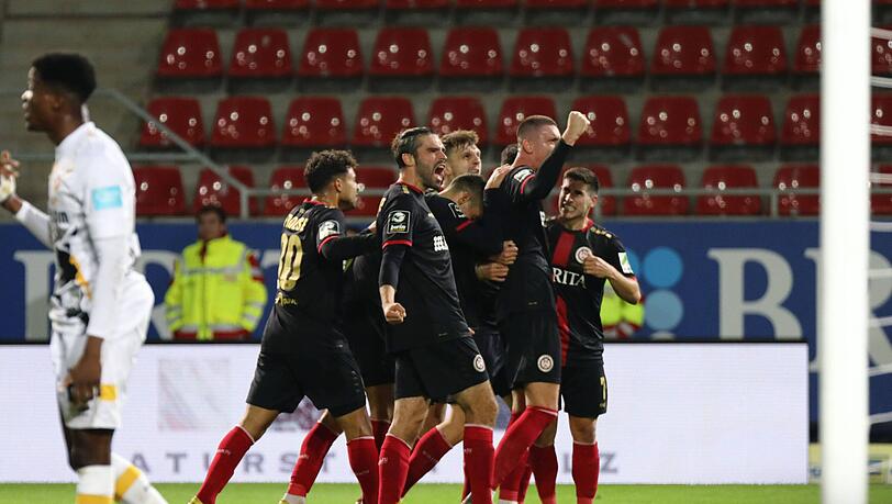 Der SV Wehen Wiesbaden zieht nach dem Erfolg gegen Dresden vorrübergehend an 1860 vorbei.