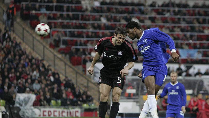 Didier Drogba trifft zum 1:2 aus Sicht des FC Bayern.