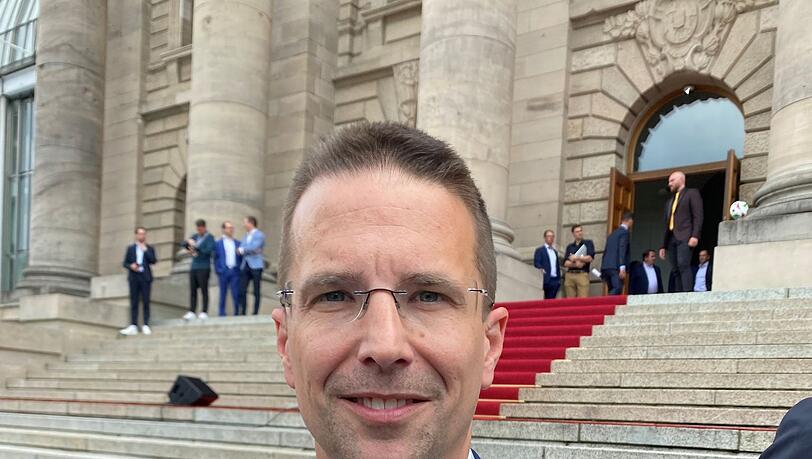 Für BFV-Präsident Kern spricht über den Umgang des Verbands mit Gewalt auf dem Sportplatz. (Archivbild) Für BFV-Präsident Kern spricht über den Umgang des Verbands mit Gewalt auf dem Sportplatz. (Archivbild)