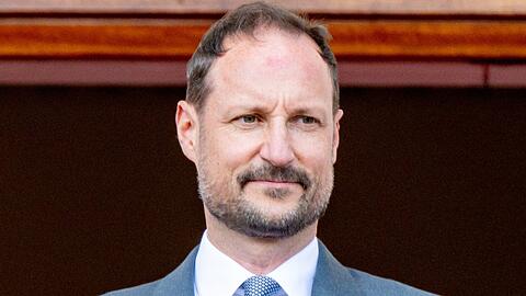 Haakon VIII. wird erstmals als K&ouml;nig das Parlament er&ouml;ffnen.