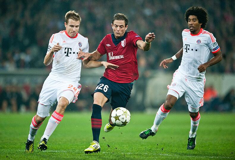 HOLGER BADSTUBER, NOTE 3: Wackelte nur, als er auf dem schlechten Rasen ausrutschte. Gut: seine angeschnittenen Linksflanken.