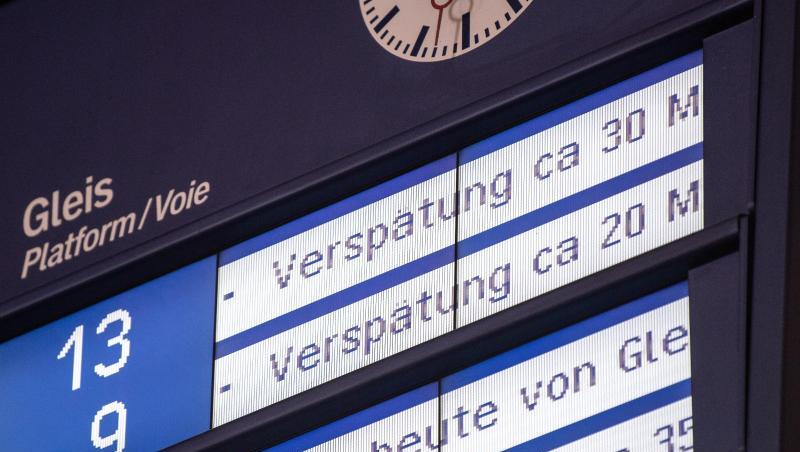 Im Juni hatten heftige Unwetter und starke Hitze dafür gesorgt, dass nur knapp 70 Prozent der Fernzüge pünktlich am Ziel ankamen. Im Juni hatten heftige Unwetter und starke Hitze dafür gesorgt, dass nur knapp 70 Prozent der Fernzüge pünktlich am Ziel ankamen.