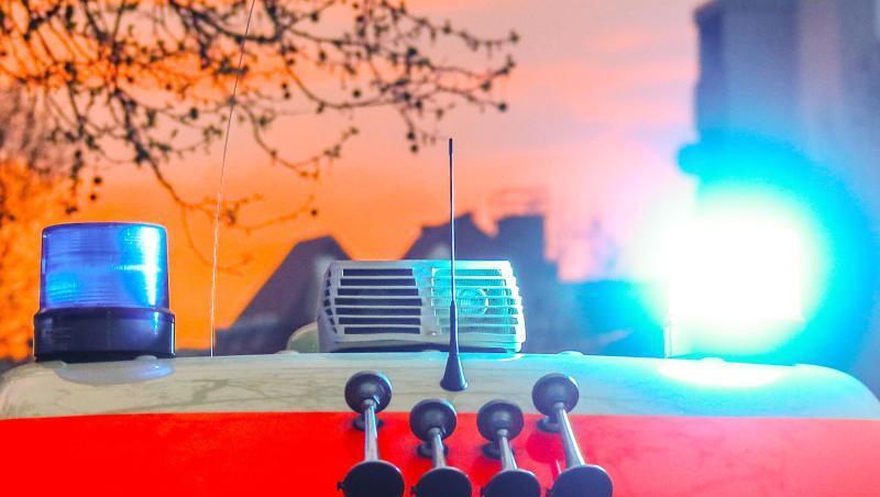 Ein Rettungswagen mit angeschaltetem Blaulicht und Signalhorn. Foto: Michael Hanschke/dpa/Symbolbild Ein Rettungswagen mit angeschaltetem Blaulicht und Signalhorn. Foto: Michael Hanschke/dpa/Symbolbild