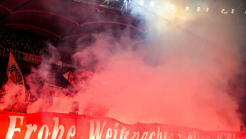 Pyrotechnik - ein Dauerthema in deutschen Stadien.
