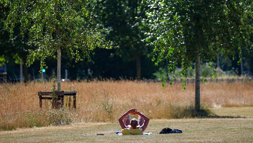 Der UV-Index ist hoch, daher sollte man sich schützen, sagt der DWD Der UV-Index ist hoch, daher sollte man sich schützen, sagt der DWD