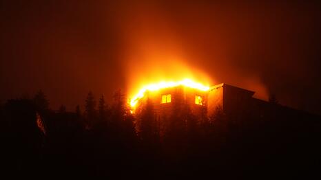 Das Kehlsteinhaus am Obersalzberg bei Berchtesgaden ist bei einem Brand v&ouml;llig zerst&ouml;rt worden.