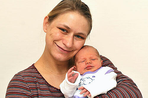 Was für ein Start: Felix Liam wurde am 1.1.11 geboren. Mama Harriett Maria ist richtig stolz auf ihn.