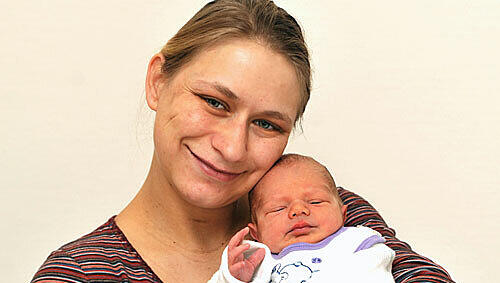 Was für ein Start: Felix Liam wurde am 1.1.11 geboren. Mama Harriett Maria ist richtig stolz auf ihn. Was für ein Start: Felix Liam wurde am 1.1.11 geboren. Mama Harriett Maria ist richtig stolz auf ihn.