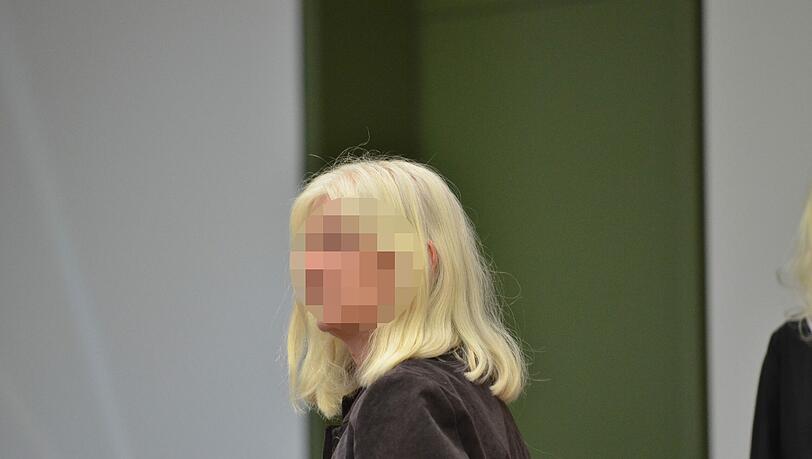 Die Angeklagte Brigitte H. vor dem Münchner Landgericht. Die Angeklagte Brigitte H. vor dem Münchner Landgericht.