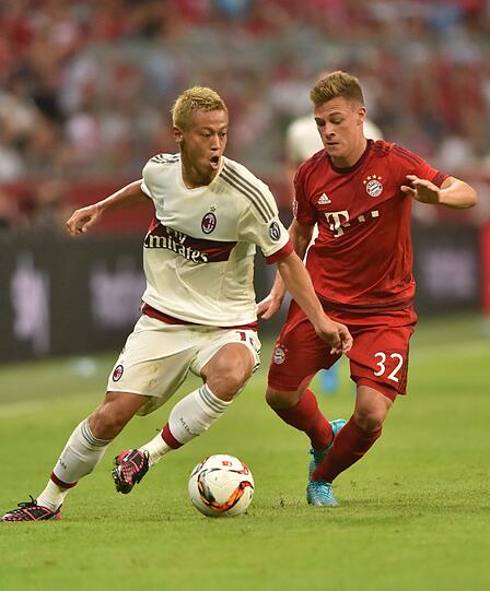 JOSHUA KIMMICH keine Note: Startete auf der Alonso-Position als defensiver Sechser. Musste nach einem De-Jong-Foul früh verletzt raus.