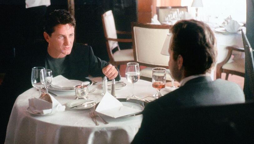 Conrad Van Orton (Sean Penn, links) hat seinem Bruder Nicholas (Michael Douglas) ein gef&auml;hrliches Spiel geschenkt, bei dem bald die Grenzen zwischen Wahrheit und Fiktion verwischen.