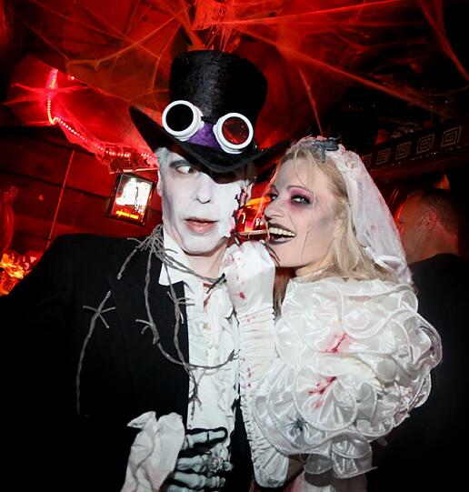 Bereits am Wochenende feierten die Münchner in den Clubs Halloween - Gruselig wird heuer auch Allerheiligen eingeläutet!