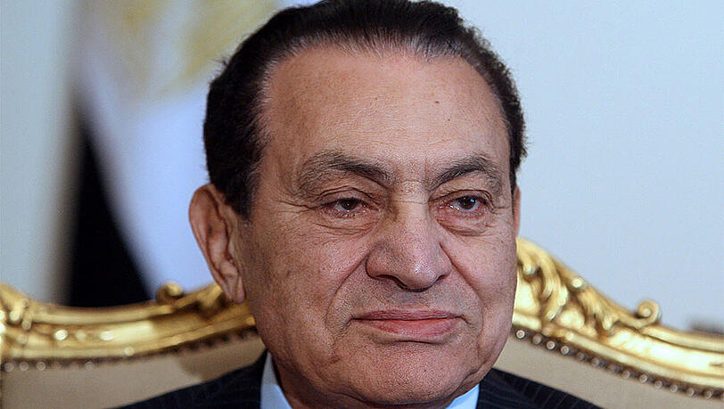 Ex-Diktator Ägyptens Husni Mubarak. 230 Aktivisten der Revolution, die vor vier Jahren zum Sturz Mubarak geführt hatte, wurden zu lebenslanger Haft verurteilt. Ex-Diktator Ägyptens Husni Mubarak. 230 Aktivisten der Revolution, die vor vier Jahren zum Sturz Mubarak geführt hatte, wurden zu lebenslanger Haft verurteilt.