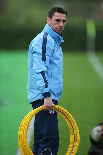 Vormittagstraining im Regen, Ankunft von Oberlöwe Peter Cassalette, kräfteraubender Zirkel am Nachmittag: Sehen Sie hier die Bilder vom dritten Tag des TSV 1860 in Estepona.