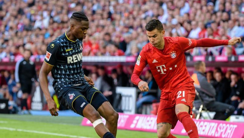 Lucas Hernández (r.) vom FC Bayern München im Zweikampf um den Ball. Foto: Matthias Balk/dpa Lucas Hernández (r.) vom FC Bayern München im Zweikampf um den Ball. Foto: Matthias Balk/dpa