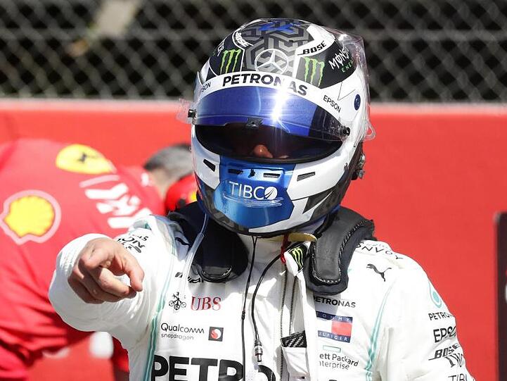 Mercedes-Pilot Valtteri Bottas startet beim Großen Preis von Spanien von der Pole Position.