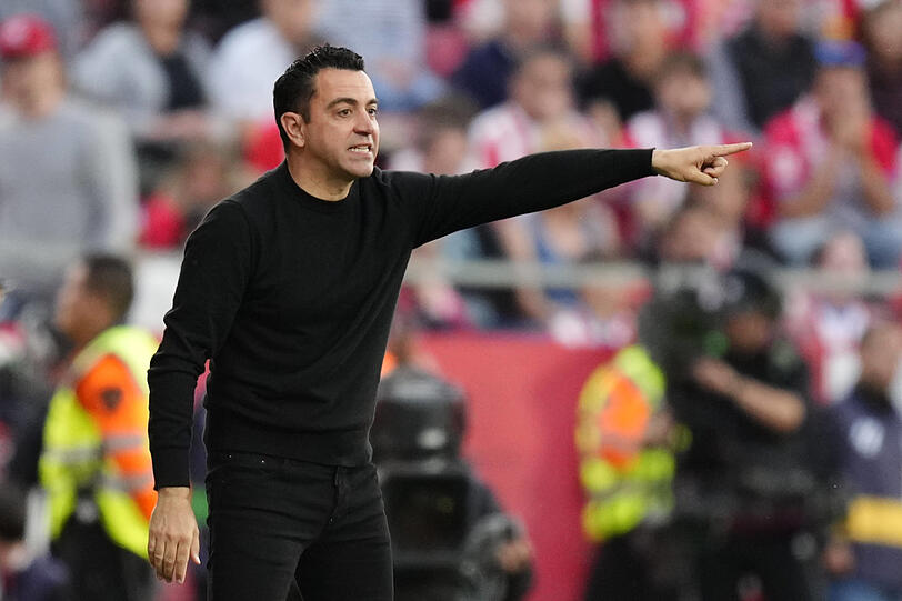 Xavi bleibt Trainer des FC Barcelona. Eigentlich hatte er seinen Abschied von den Katalanen zum Saisonende angekündigt.