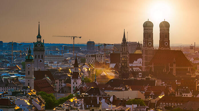 Viele Münchner Jugendliche klagen über gesundheitliche Probleme und kaum bezahlbaren Wohnraum in München. (Symbolbild).
