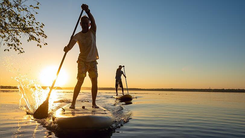 Stand-up-Paddling ist mehr als nur gemütlicher Freizeitspaß: Es ist ein effektives Ganzkörpertraining.