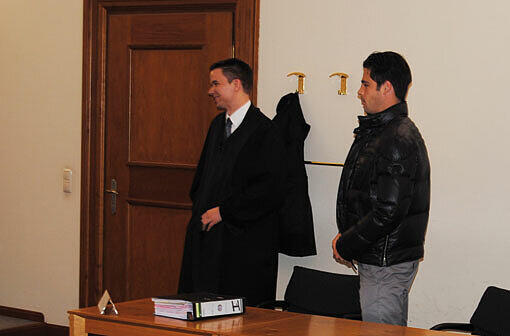 Stefan Buck (r.) kämpft vor Gericht um sein bei einem Anlagegeschäft verlorenes Geld.