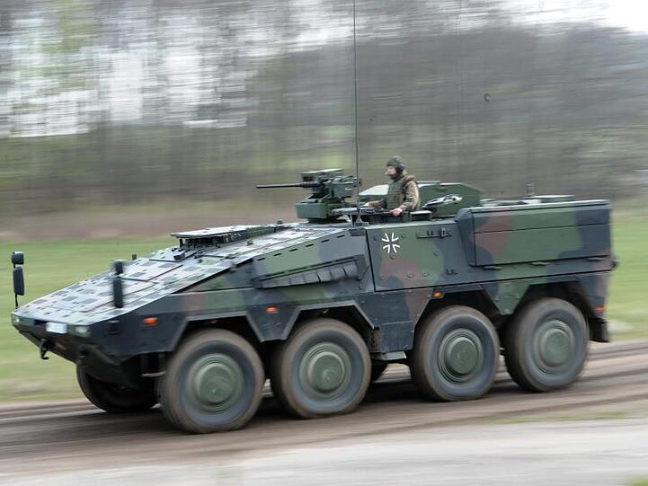 Ein Radtransportpanzer Boxer von der ARTEC. Das Unternehmen ist ein Joint-Venture von Krauss-Maffei Wegmann (KMW) und der Rheinmetall MAN Military Vehicles GmbH (RMMV)