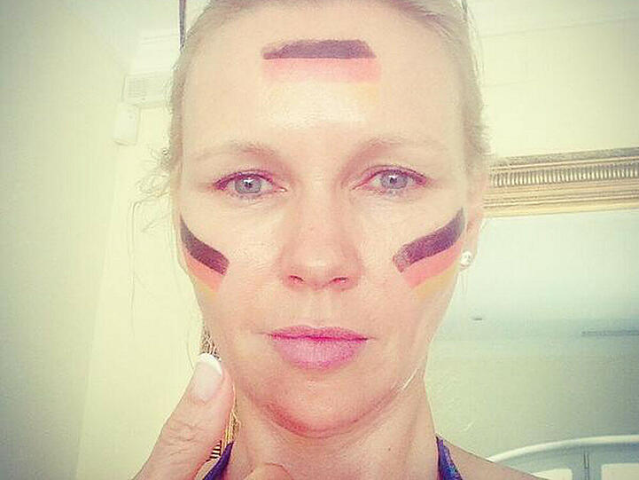 Veronica Ferres (Schauspielerin): «Deutschland gewinnt auf jeden Fall, meine Schätzung ist 3:2, die Tore durch Hummels, Klose und Khedira.»
