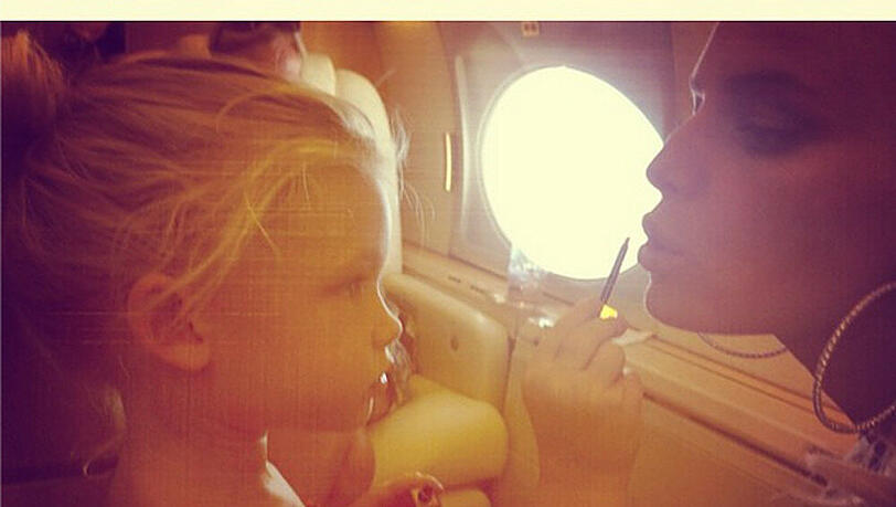 Jessica Simpson vertraut ihrer kleinen Tochter in Sachen Make-Up Jessica Simpson vertraut ihrer kleinen Tochter in Sachen Make-Up