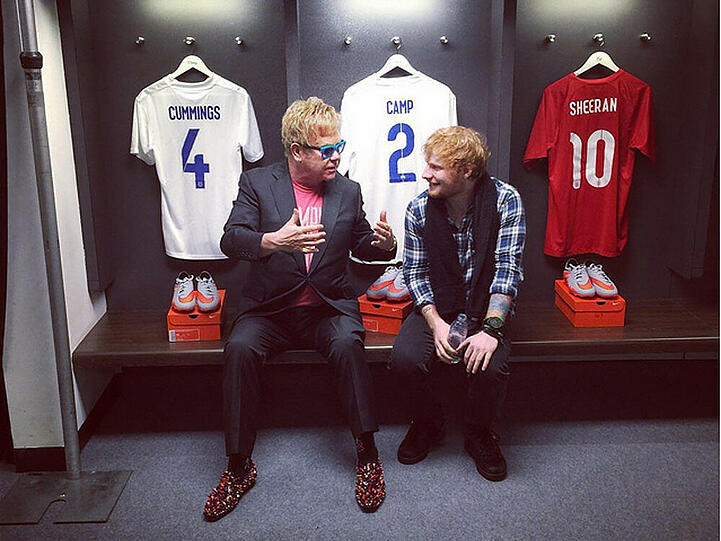 Gespräch von Star zu Star: Ed Sheeran und Elton John scheinen sich gut zu verstehen. Wer weiß, worauf die Fans sich da freuen können.