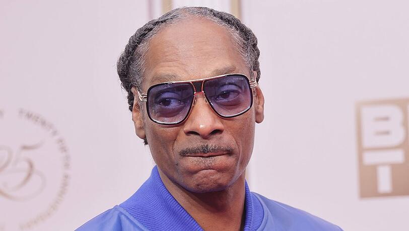 Snoop Dogg kann seinem Enkelsohn augenscheinlich keine homosexuelle Beziehung erklären.