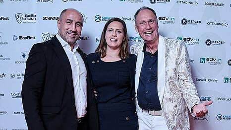 Arthur Abraham (li.) mit GfK-Leiterin Innovation, Start Up & Investment, Christina Paap, und GfK-Gründer Winfried Vogt.