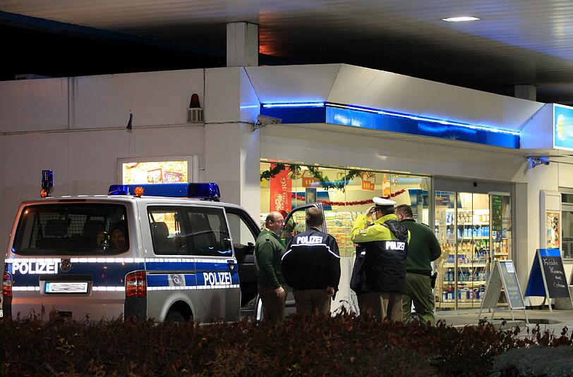 Dieser Raubüberfall ging nach hinten los: Ein Taufkirchner Tankstellenwart weigerte sich einfach das Geld herauszugeben. (Archivbild)