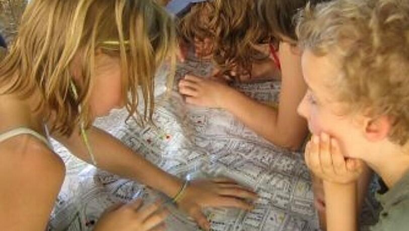 Bei der Entdeckertour dürfen Kinder ihr Viertel erforschen. Die Ergebnisse landen in einer Karte. Bei der Entdeckertour dürfen Kinder ihr Viertel erforschen. Die Ergebnisse landen in einer Karte.
