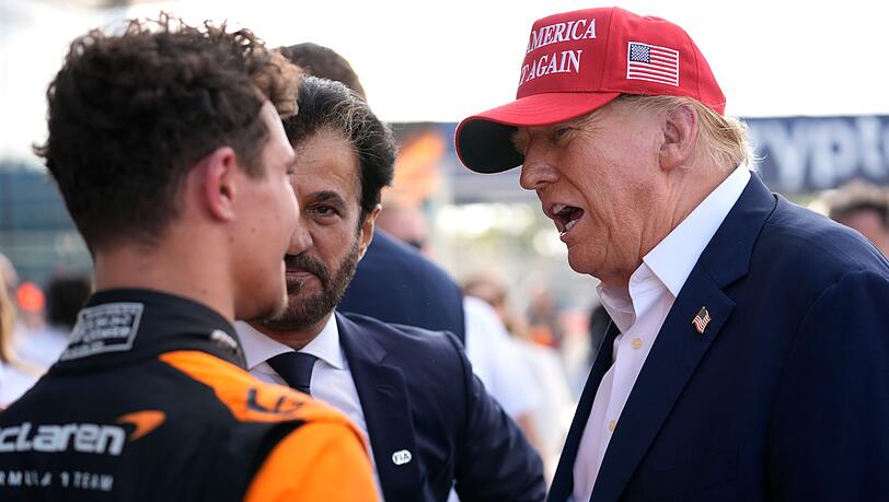 Donald Trump (r) inszenierte sich als Lando Norris' (l) Glücksbringer.