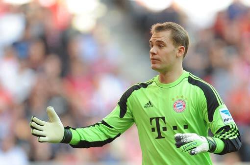 MANUEL NEUER: NOTE 3.
Unerwartet viel zu tun für den Keeper. Konter abfangen, teils per Kopf klären. Solche Sachen. Hielt gut (76.).