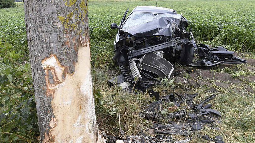 Der Mann wurde so schwer verletzt, dass er kurz nach Eintreffen der Rettungskräfte an der Unfallstelle starb.