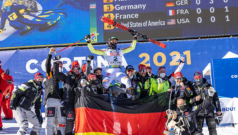 Erfolgsteam, überraschendes: Bei der WM in Cortina d'Ampezzo gab es für den DSV viel zu feiern, so wie hier Andreas Sanders Silbermedaille in der Abfahrt.