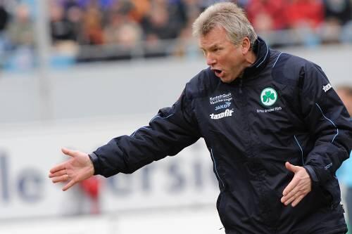 Zeigte nicht ansatzweise Verständnis für den pomadigen Auftritt seiner Kicker in Osanbrück: Kleeblatt-Trainer Benno Möhlmann.