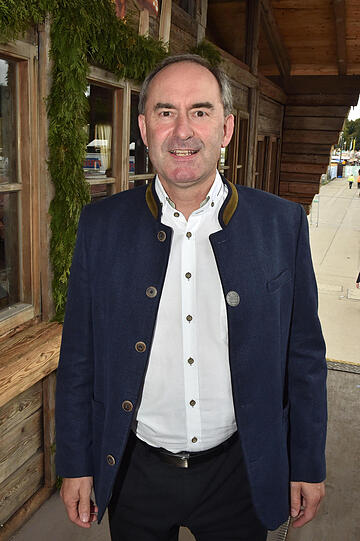 Hubert Aiwanger schaut ebenfalls auf dem Festgelände vorbei.