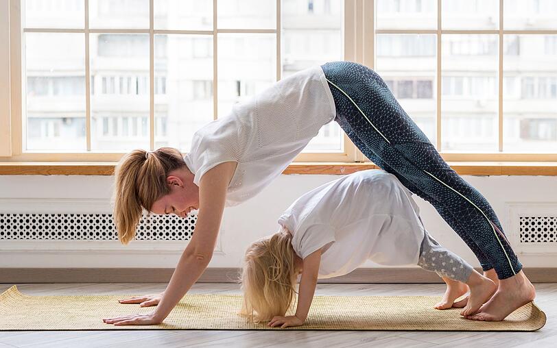 Weil Kinderyoga einen tollen Ausgleich zur Hektik und zum Druck des Alltags bietet. Hier d&uuml;rfen Kinder einfach Kind sein: Sich in neue Welten begeben, Geschichten durch ihre Fantasie zum Leben erwecken und innere Bilder erschaffen. Kein Wunder, dass eine Kinderyoga-Stunde auch ganz anders abl&auml;uft, als bei Erwachsenen.