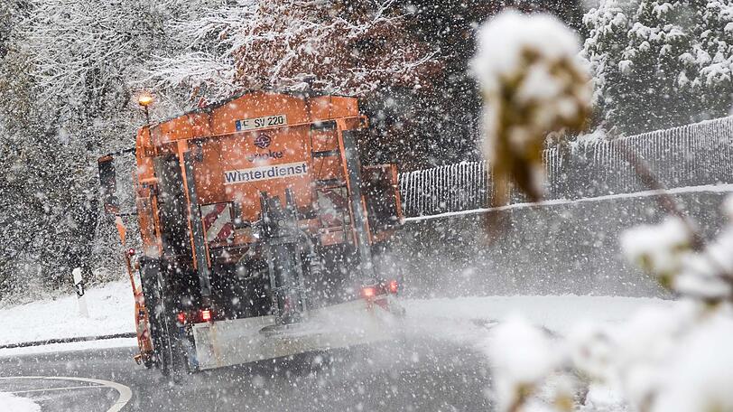 Der Winter hat auch in anderen Bundesländern Einzug gehalten: Räumfahrzeug in Hessen.