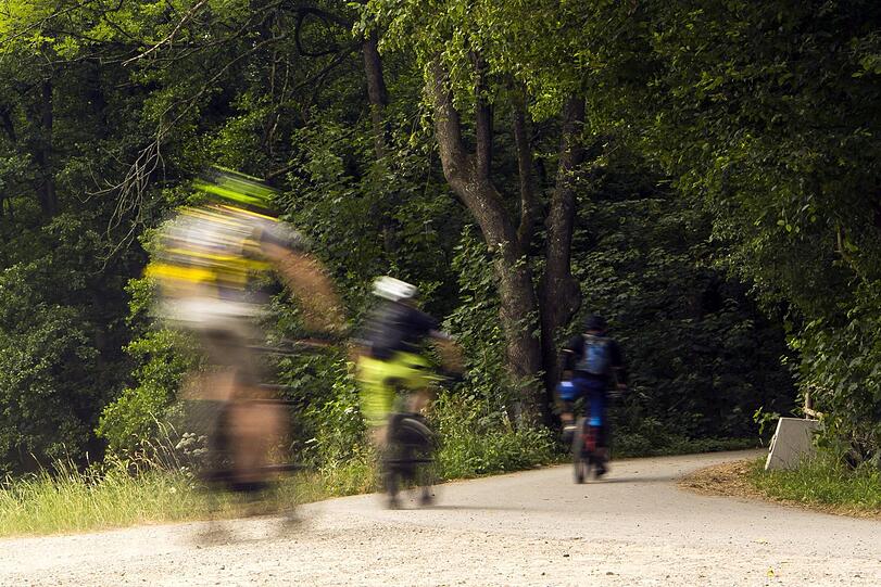 Nach dem Konflikt zwischen einem Mountainbiker und einem Wanderer gehen die Ermittlungen weiter (Symbolfoto).